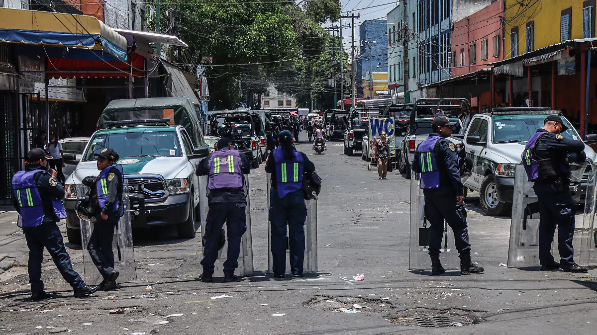 Lagunilla-Tepito-Eje 1 Norte-Operativo-Policia-SSC-Comercio Ambulantes (12)